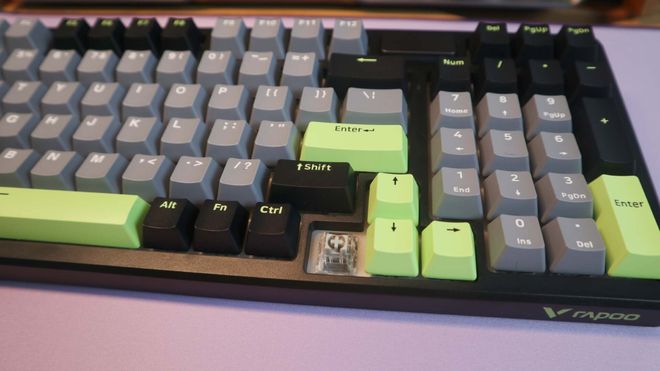 机械键盘测评：客制化与性价比的完美平衡开元棋牌雷柏V700DIY-98黑灰绿(图5)