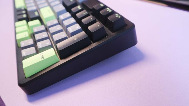 机械键盘测评：客制化与性价比的完美平衡开元棋牌雷柏V700DIY-98黑灰绿(图7)