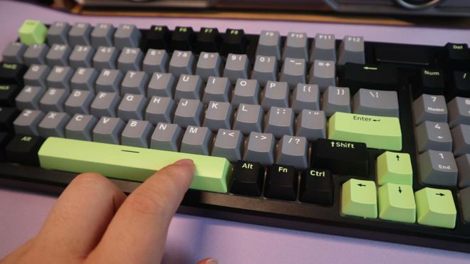 机械键盘测评：客制化与性价比的完美平衡开元棋牌雷柏V700DIY-98黑灰绿(图8)